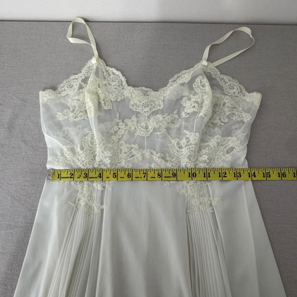 Vintage Vanity Fair Full Slip Dress Size 36‎ Light Yellow Lace Pleats - Picture 11 of 12